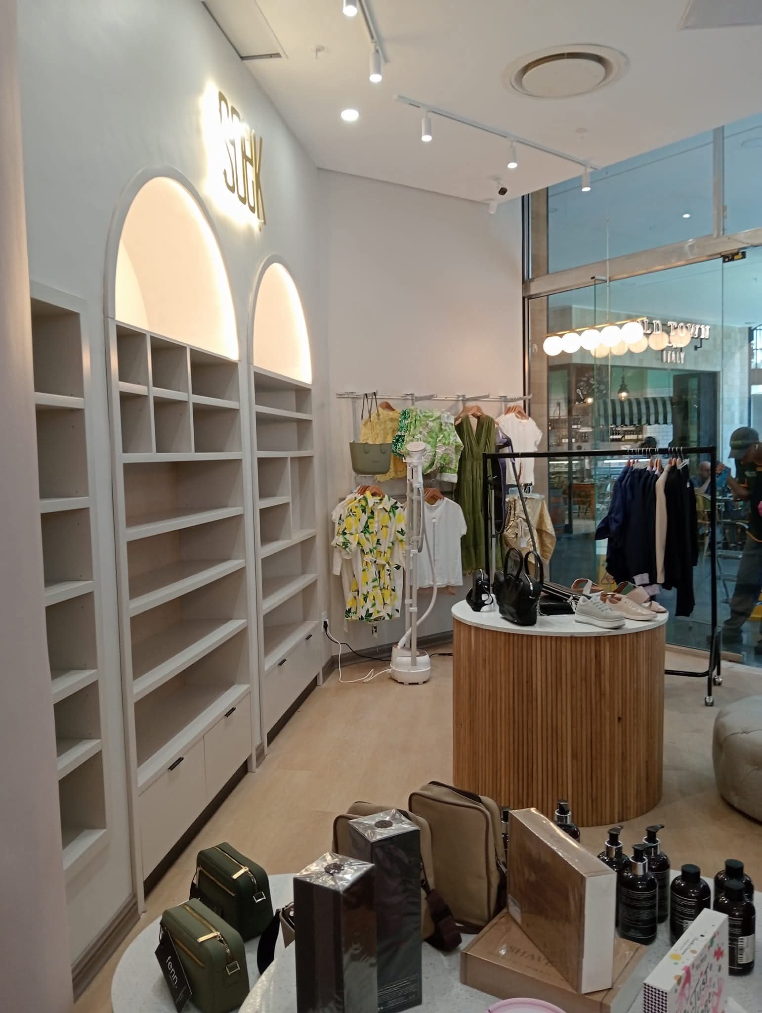 Milk & Honey Menlyn Maine photograph 28